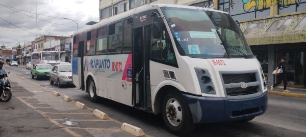 Camión de transporte público arrolla a adulta mayor en pleno centro de Irapuato 