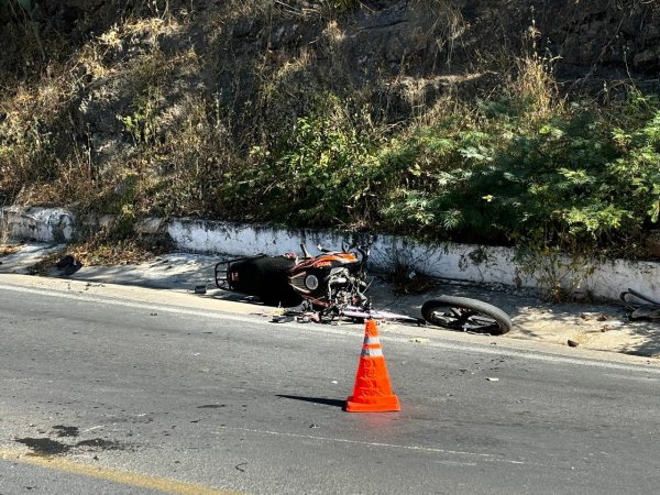 Joven se fractura una pierna en Valenciana en Guanajuato Capital al derrapar de una motocicleta