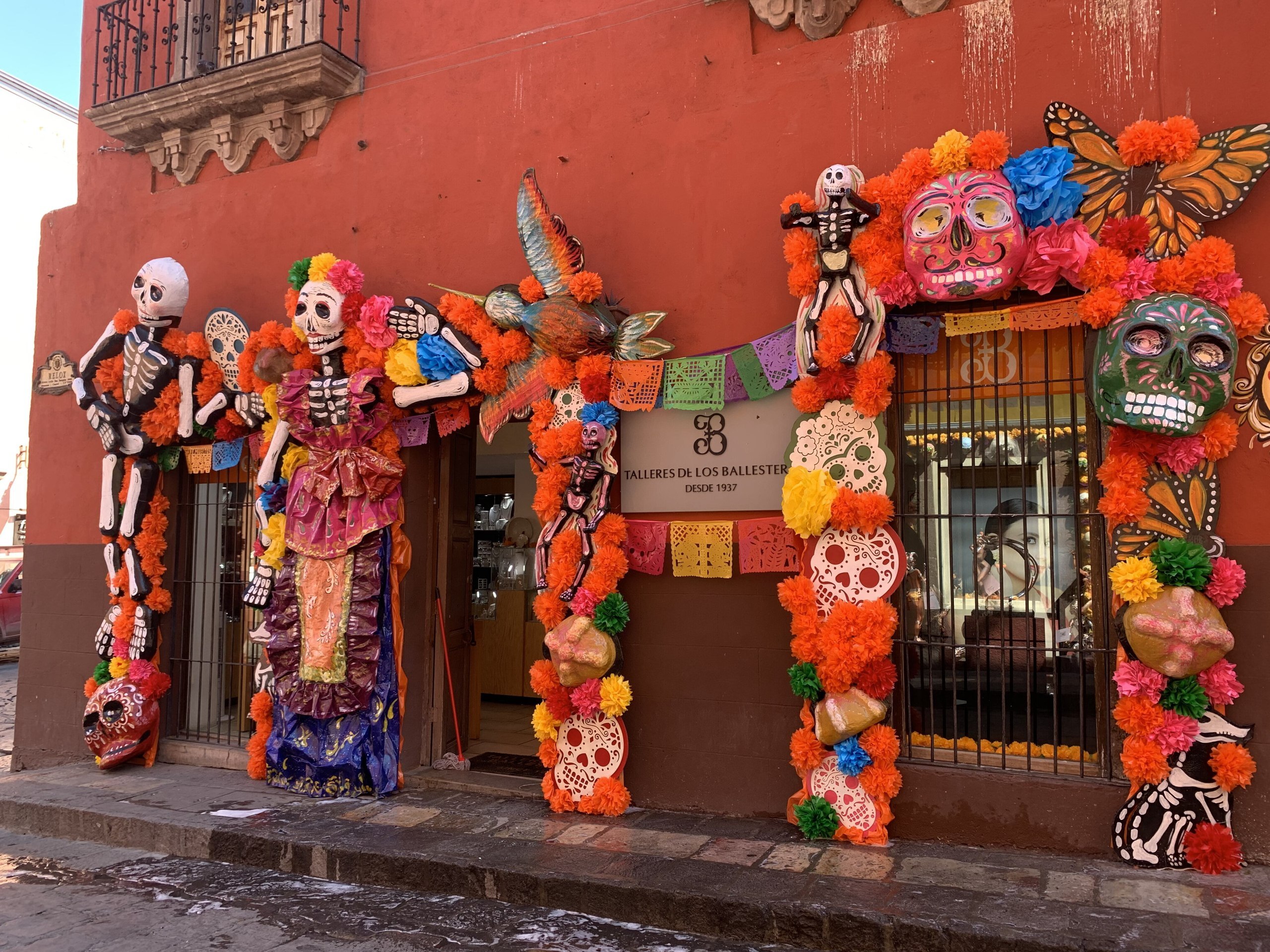 Fotos | Brilla San Miguel de Allende con las decoraciones del Día de Muertos 