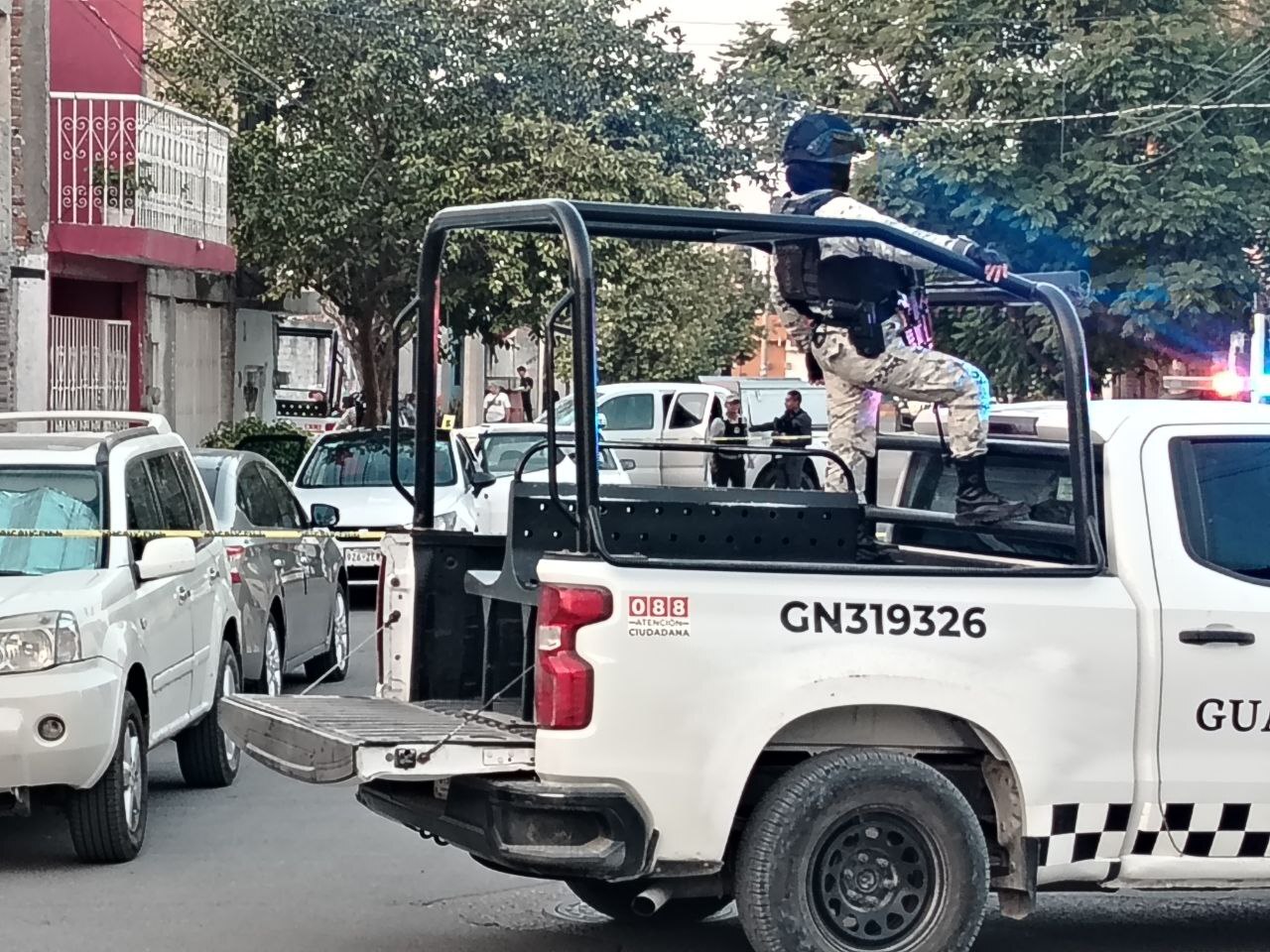 Hombres armados atacan vehículo en la colonia del bosque en Celaya dejando a un hombre fallecido