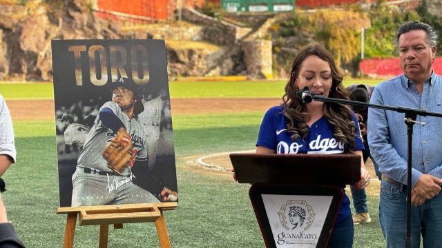 Guanajuato rinde homenaje a Fernando “Toro” Valenzuela en el Estadio Aguilar y Maya