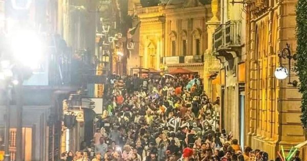 “Se desbordó”, reconoce gobierno de Guanajuato ante multitudes por Día de Muertos en la capital 