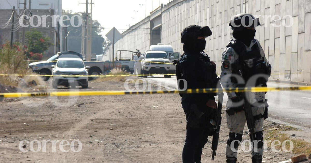 Descubren camioneta abandonada con dos cuerpos cercenados en Apaseo el Grande