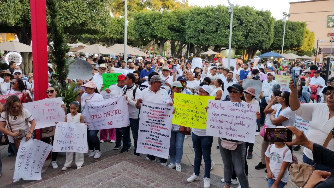 “No queremos bonos, sino transparencia“: 500 maestros de Celaya e Irapuato exigen claridad en impuestos del SAT