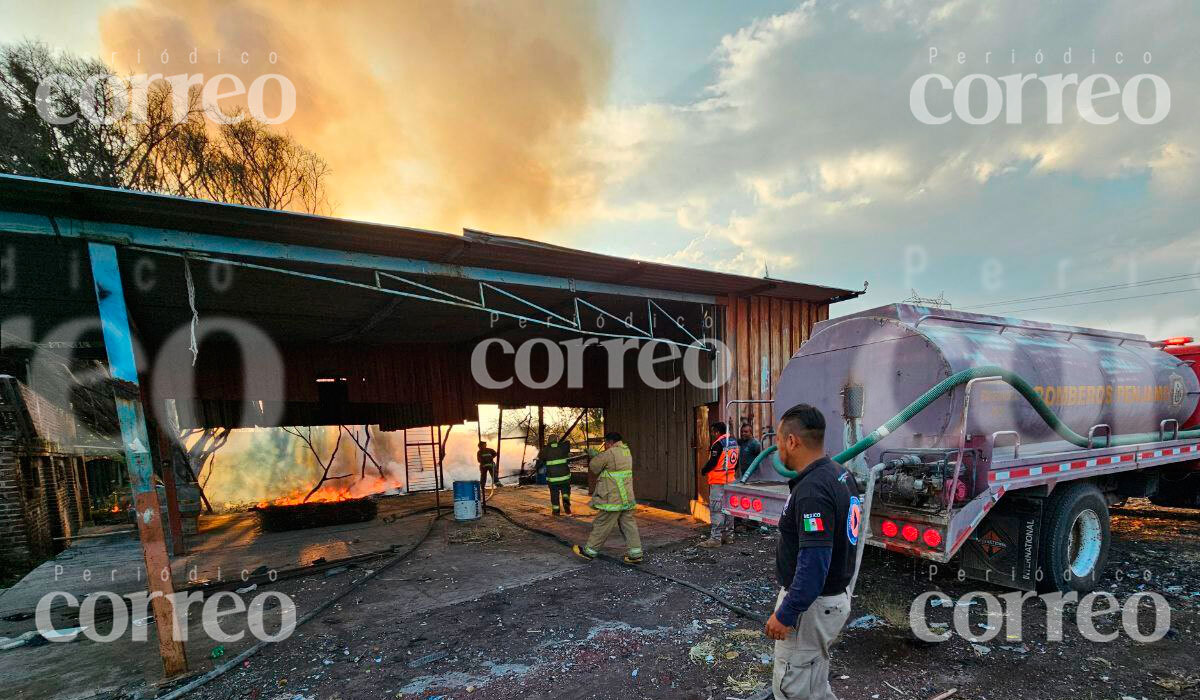 Incendio en recicladora de Pénjamo deja intensa contaminación 