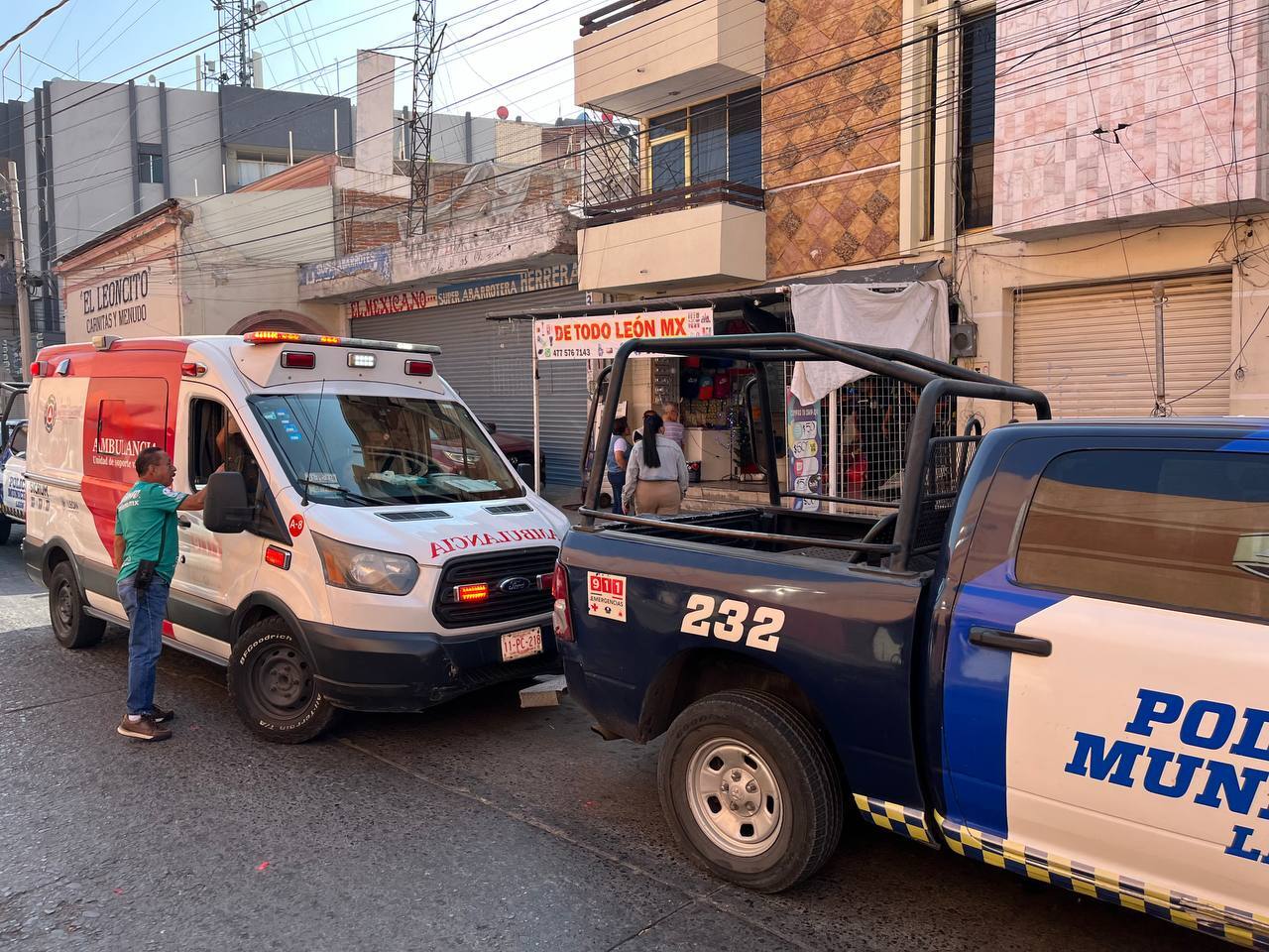 Ataque armado en la colonia Barrio de Santiago en León deja a un hombre fallecido cuando instalaba su local 