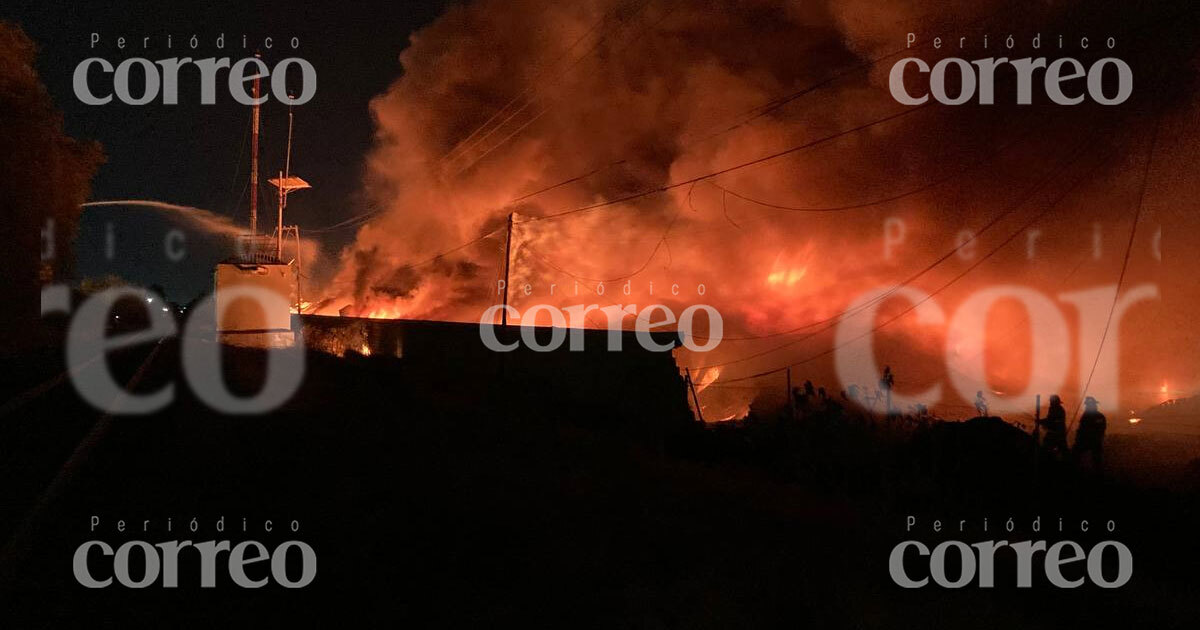  Incendio consume bodegas en el Parque Industrial Apolo en Silao