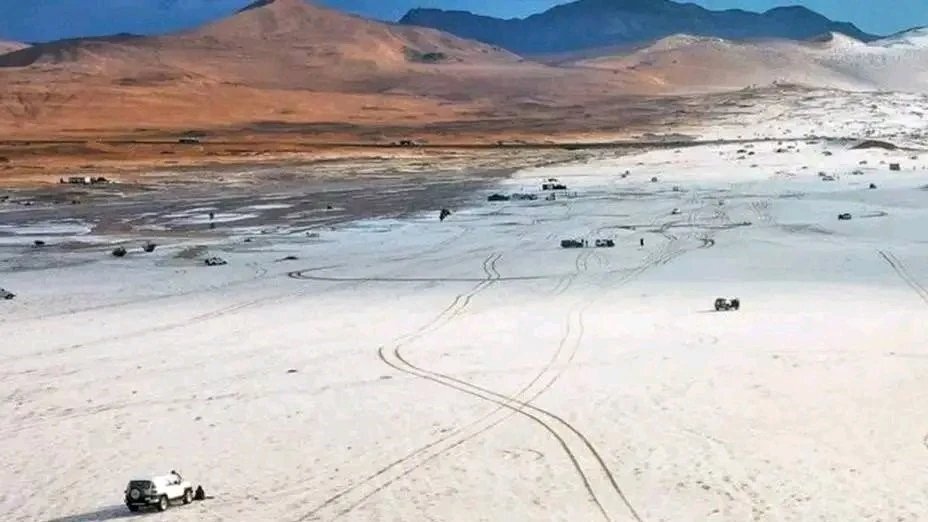 Video | ¿Puede caer nieve en el desierto? Arabia Saudita demuestra que sí es posible 