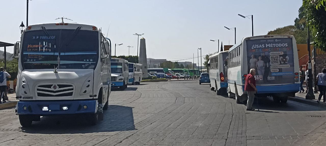 Pese a aumento al pasaje, transporte público en Guanajuato ofrece pésimo servicio  