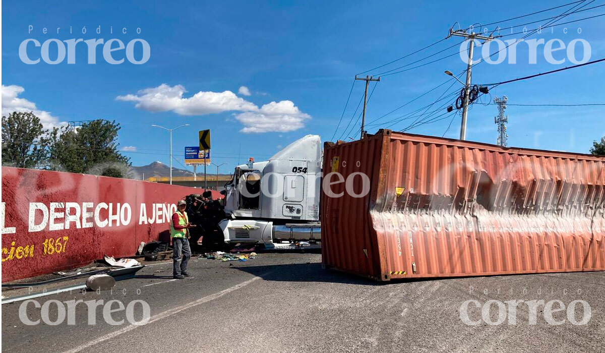 ¿Qué pasó en la León-Silao? Accidente de trailer provoca cierre de carretera