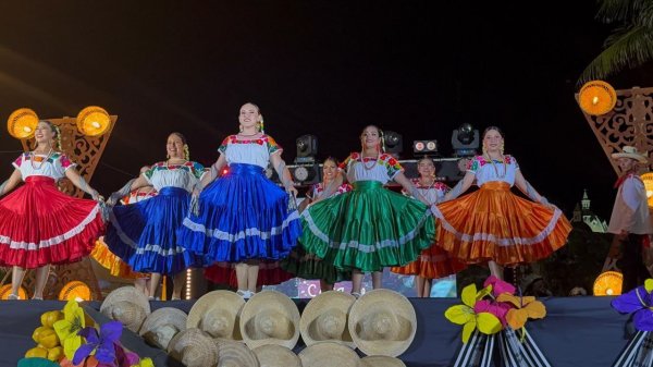 Ballet Folclórico Xidoo de Guanajuato triunfa en Colombia; alistan nuevas giras