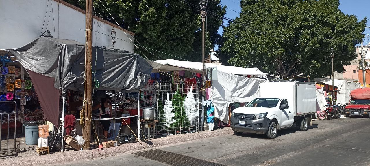 Falta de estacionamiento afecta ventas en Mercado Embajadoras en Guanajuato capital  