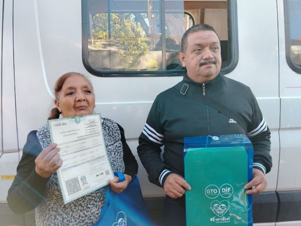 Logra Doña Juanita acta de nacimiento a los 68 años: por falta de ella no pudo estudiar