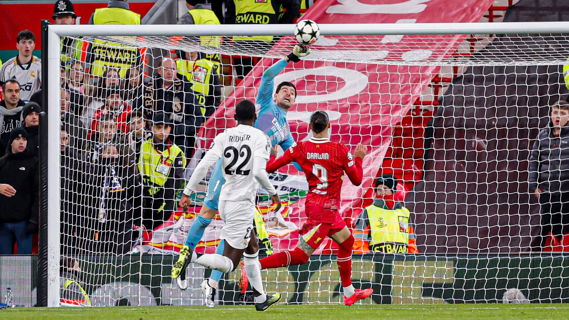 Pesadilla del Real Madrid en la Champions con derrota 2-0 ante el Liverpool