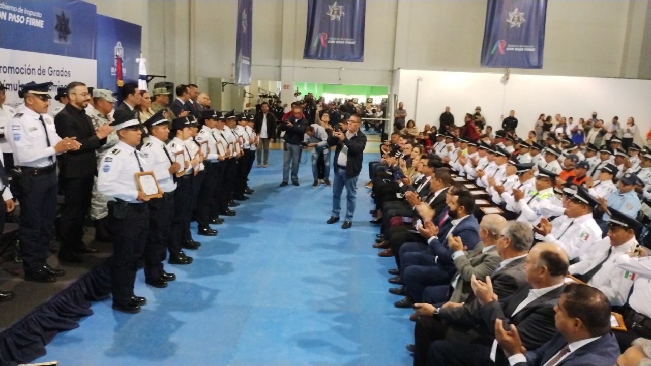 Reconocen a policías de Irapuato con ascensos y estímulos