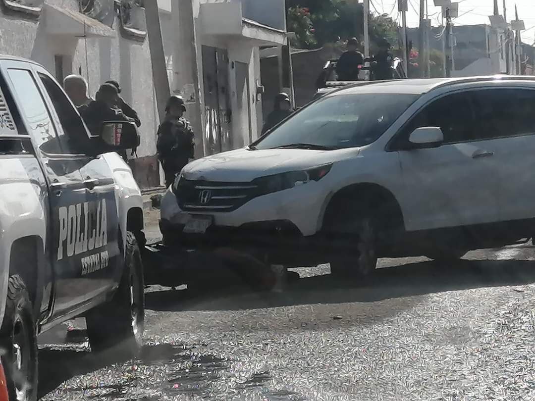 Motociclista es embestido en Guanajuato capital por una camioneta en la Avenida Santa Fe ¿qué le pasó?