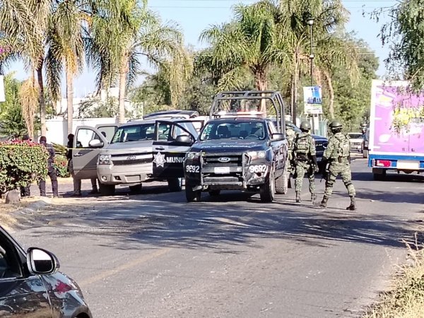 Hallan camioneta abandonada en Celaya; podría tratarse de un vehículo de fuga