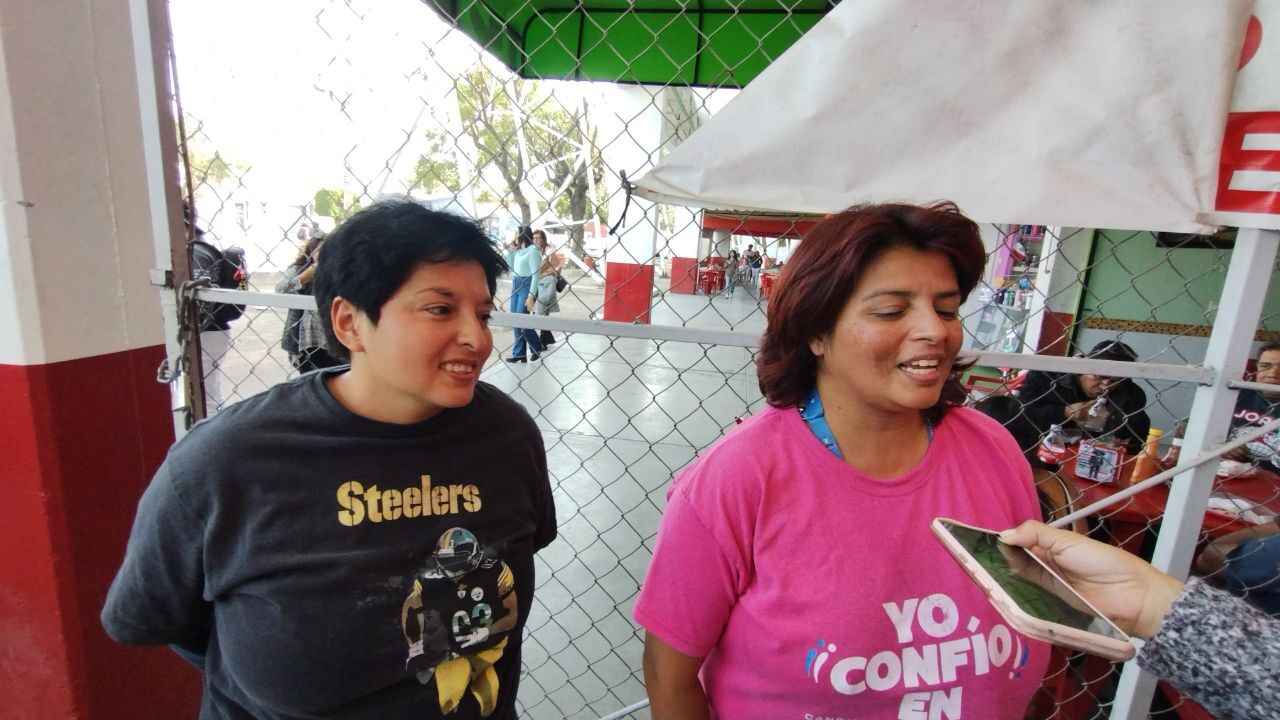 Hermanas sacrifican su celular para vivir el concierto de Luis Miguel en Irapuato