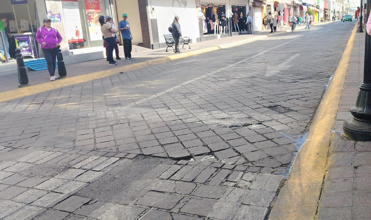 En Salamanca automovilistas piden la reparación de la Calle Juárez ¿Por qué? 