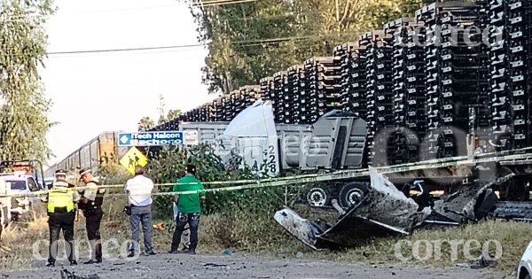 Muere conductor de tolva tras ser impactado por el tren en Celaya; intentó ganarle el paso 