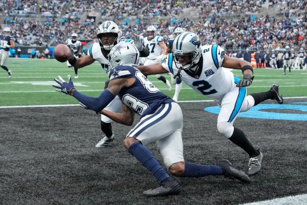 Los Dallas Cowboys vencen a los Carolina Panthers 30-14 y mantienen vivas sus esperanzas de playoffs