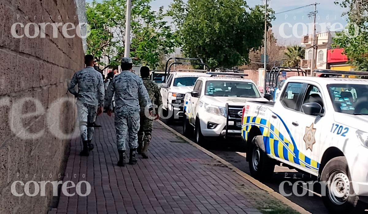 Detienen a cuatro presuntos elementos de GN conduciendo una camioneta robada en Irapuato