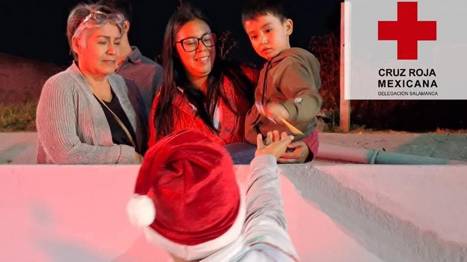 Encendido de árbol navideño en Cruz Roja de Salamanca busca sumar donaciones