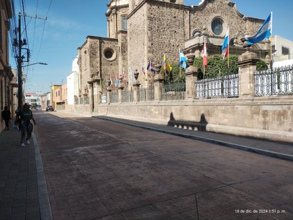 Tras socavón, abren calle Altamirano en Irapuato… pero sólo para las fiestas de diciembre