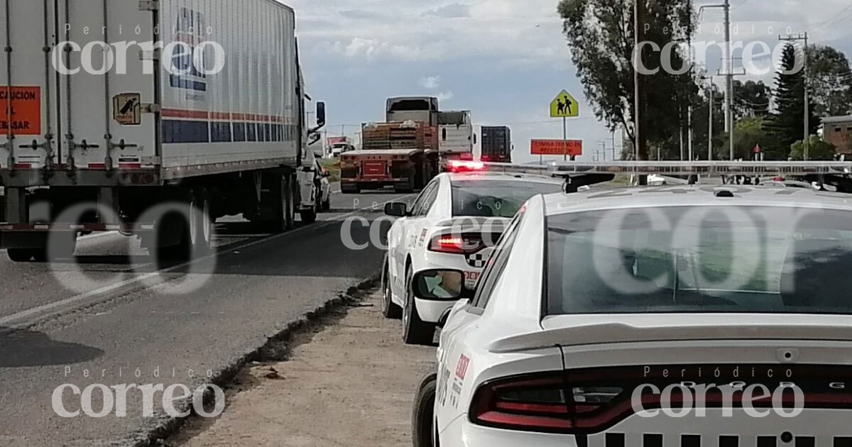 Muere hombre tras ser arrollado en carretera de San José Iturbide