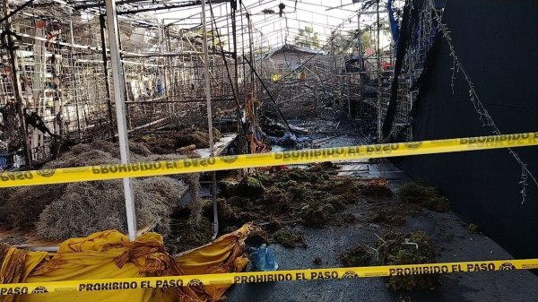 En un ‘chispazo’, Daniel y Elvia perdieron todo tras el incendio en la Expo Navideña de Celaya