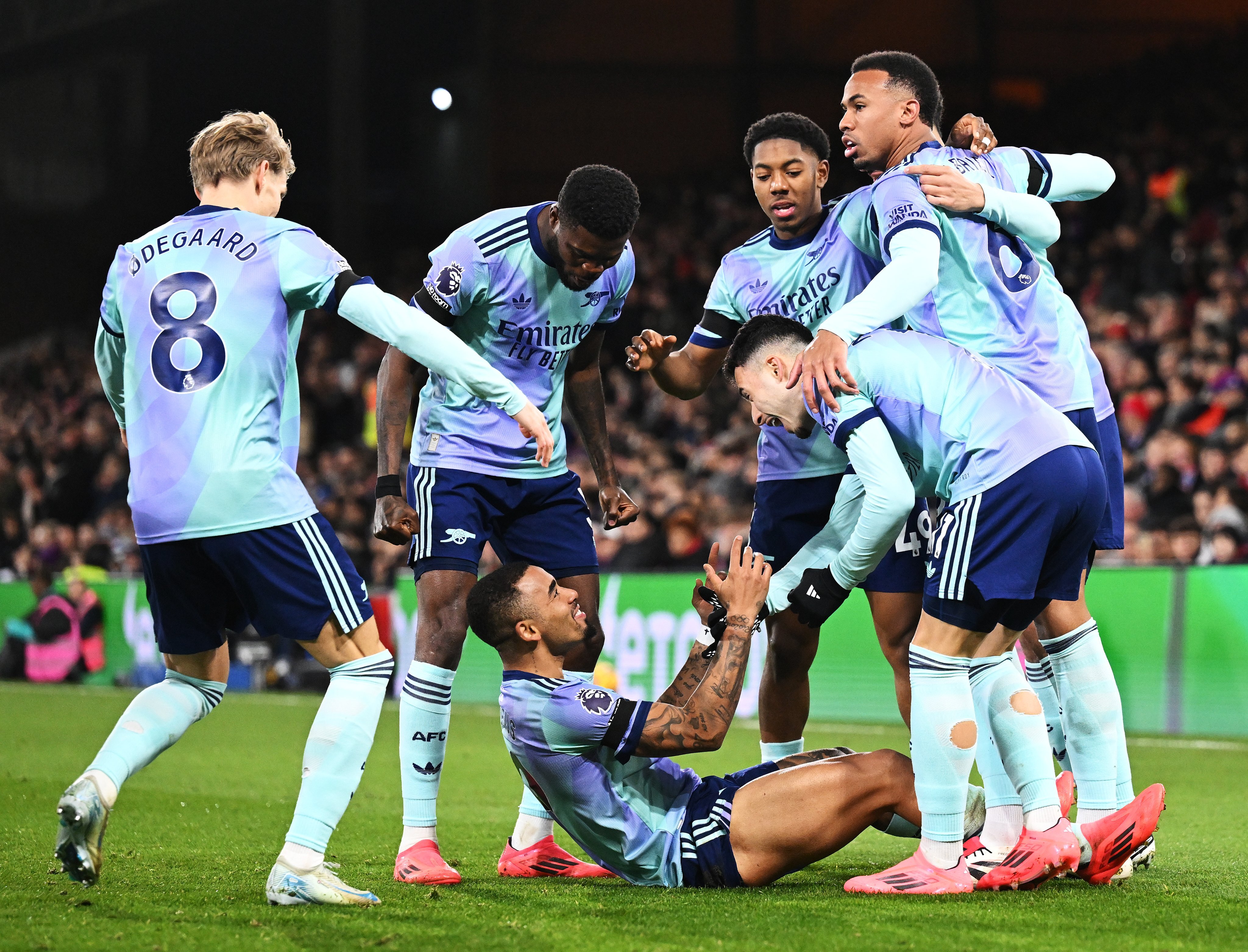 Arsenal arrasa 5-1 al Crystal Palace con doblete de Gabriel Jesus y escala en la Premier League