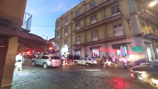 ¿Qué pasó en el Oxxo de Tepetapa? Auto choca y deja destrozos