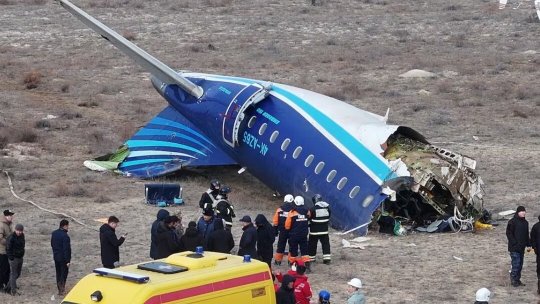 Tragedia aérea en Kazajistán 38 muertos tras estrellarse avión de Azerbaijan Airlines