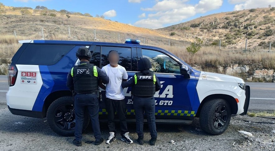 Detienen a presunta banda de ladrones de automovilistas en la Silao-San Felipe; iban en auto robado