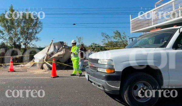 Choque entre camión de carga y auto en la Salamanca-Irapuato deja menor muerta y 2 personas heridas