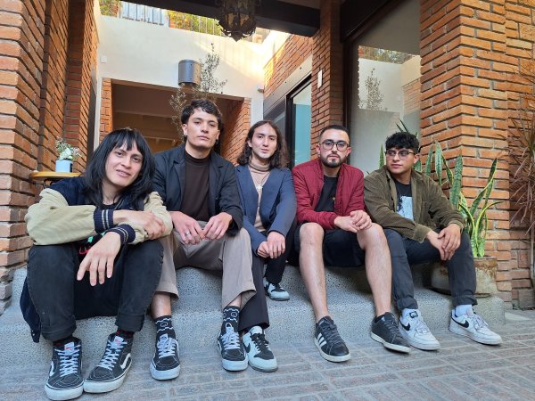 Hilorama: La propuesta musical de León que se diversifica entre new wave y post punk