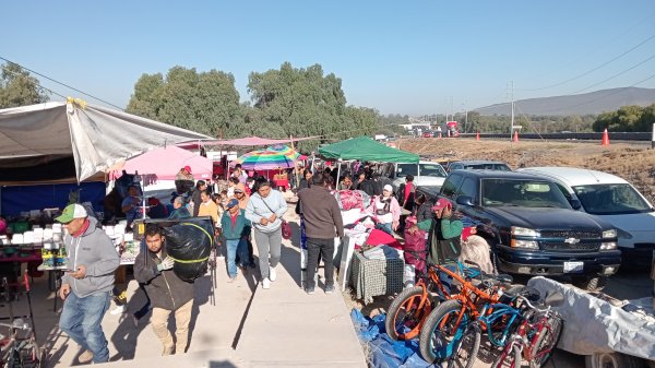 Tradición y compras económicas en el tianguis de El Refugio, San Luis de la Paz