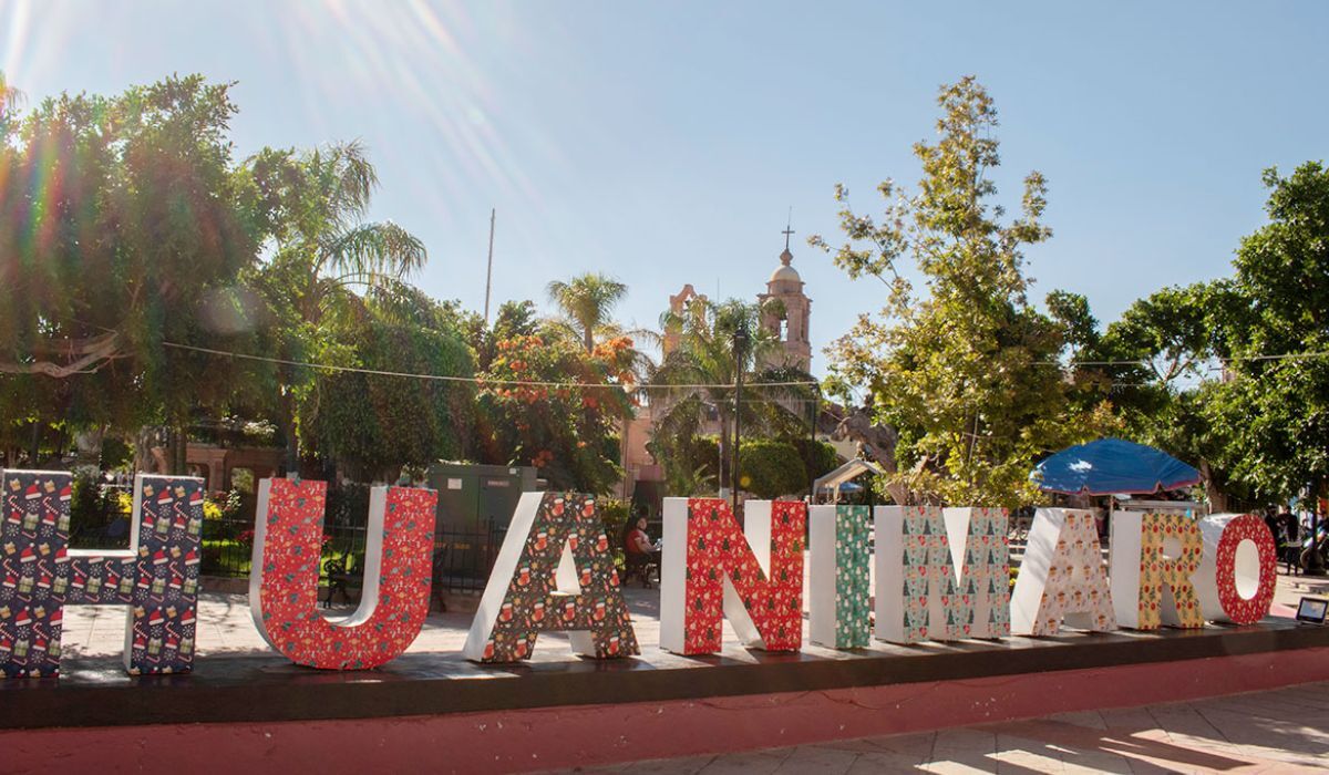 Filtración de aguas negras alarma a vecinos en Huanímaro 