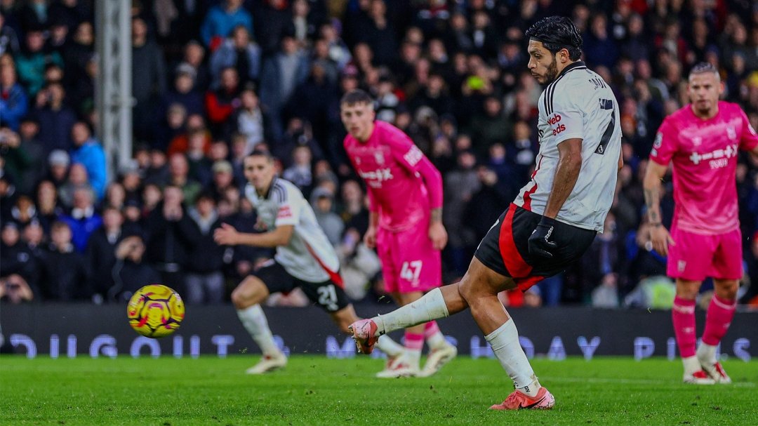 Raúl Jiménez hace historia en la Premier League: supera a 'Chicharito' como máximo goleador mexicano