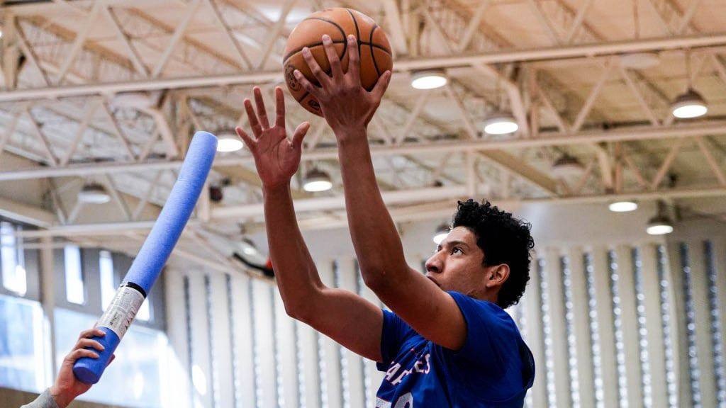 Sueña con llegar a la NBA: Guanajuatense debuta con Capitanes en la liga de desarrollo