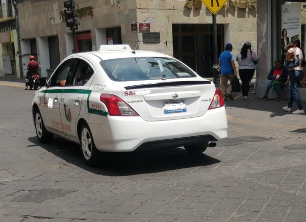 Aumenta inseguridad y extorsiones entre taxistas de Salamanca tras el asesinato de un compañero