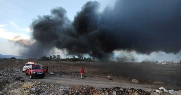 Extinguen incendio en el basurero de Pénjamo; alistan proyecto para uno nuevo 