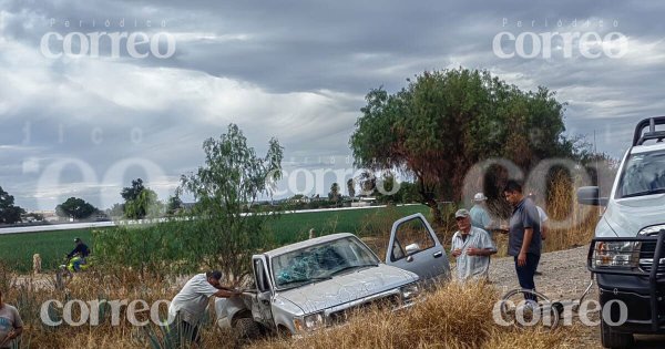 Aparatoso choque en Romita deja a cuatro personas heridas 