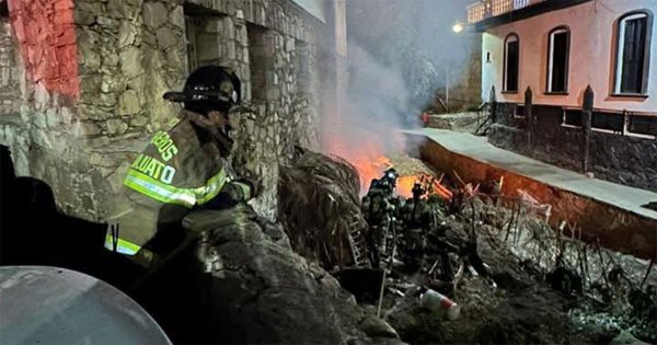 Incendio consume jacal en el barrio de San Clemente en Guanajuato 