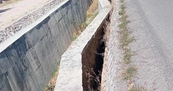 Vecinos temen colapso de muro de contención en Loma de Buenavista de San José Iturbide