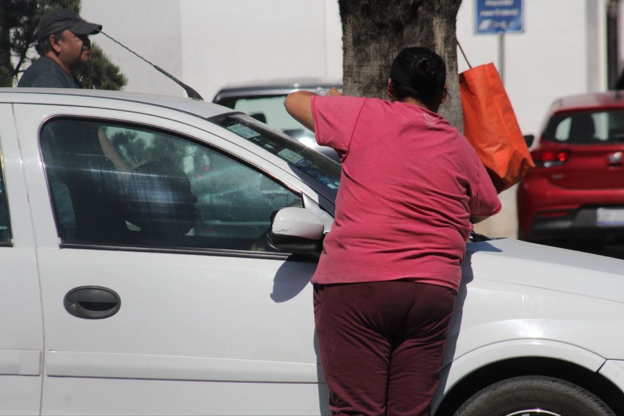 Ante asesinatos de limpiaparabrisas en Celaya, regularán a trabajadores de cruceros en Celaya 