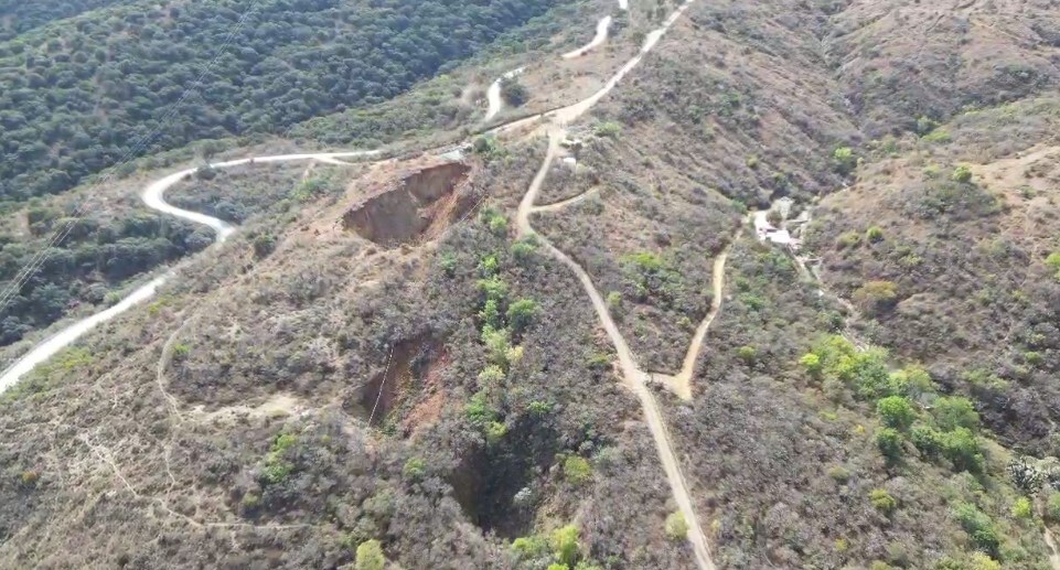 Video | Con drones muestran inmensos socavones en Mineral de la Luz, Guanajuato