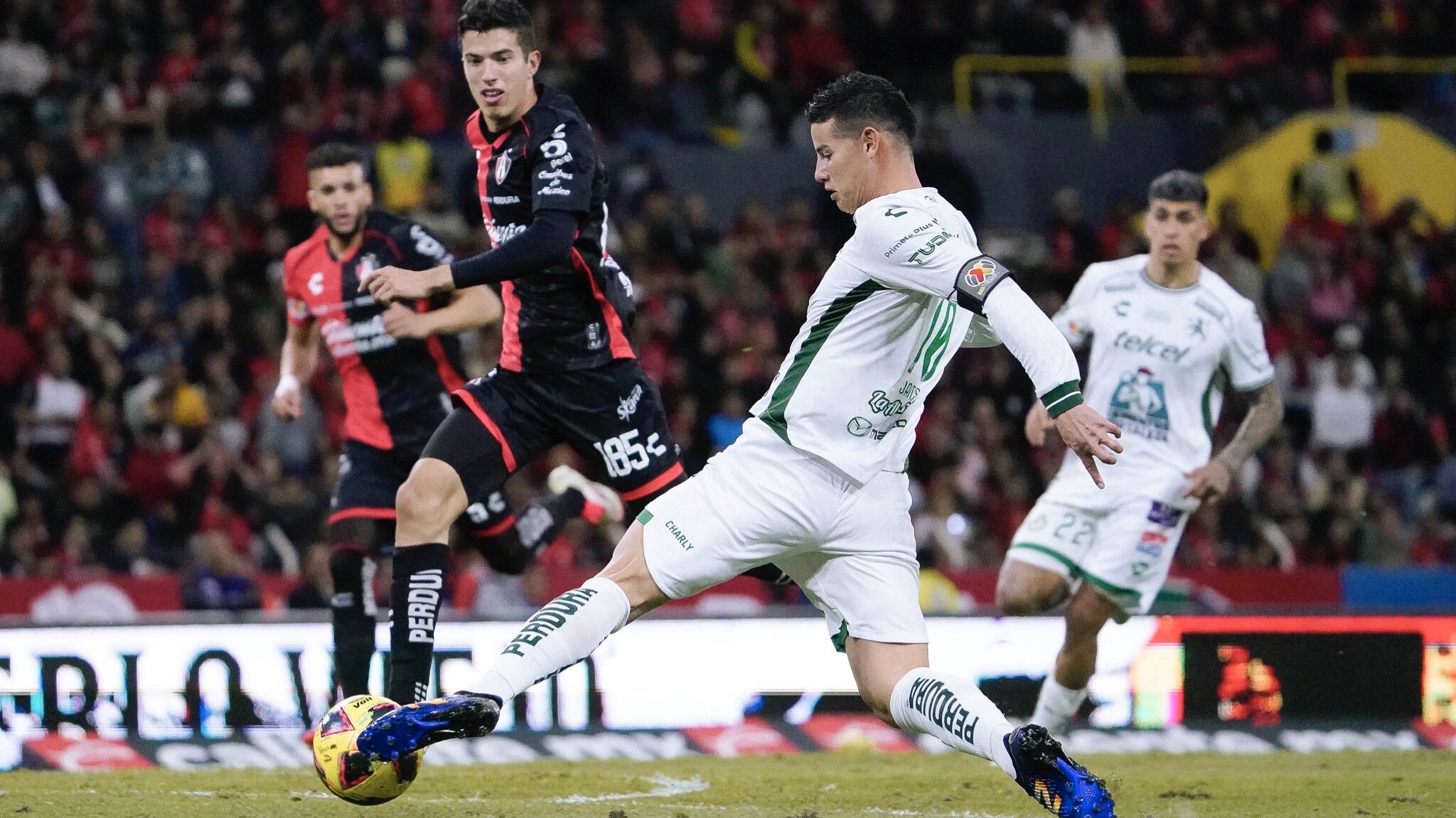 James Rodríguez debuta en la Liga MX con una remontada épica de León sobre Atlas