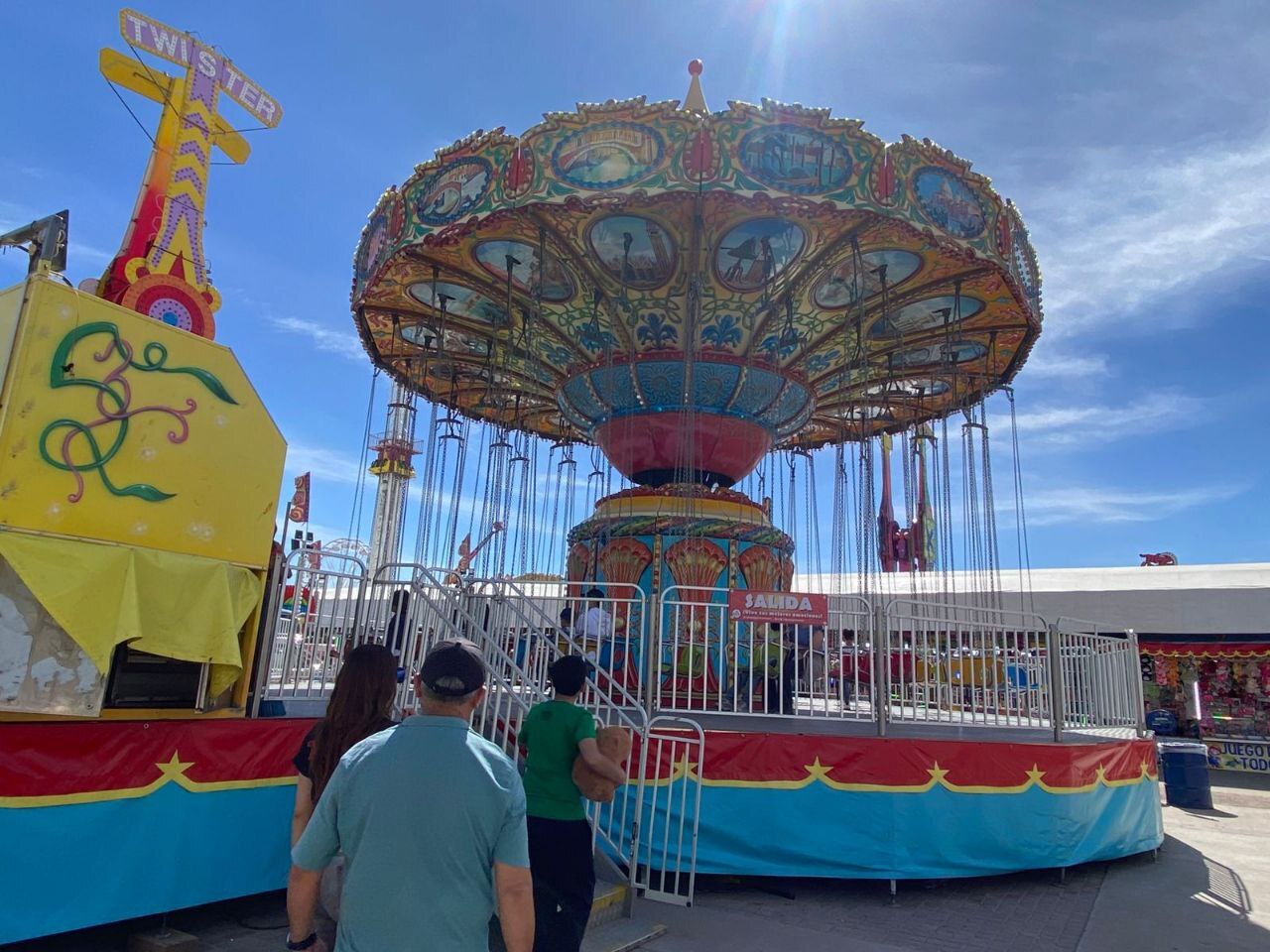 Las sillas voladoras de la Feria de León ya están abiertas al público después del accidente