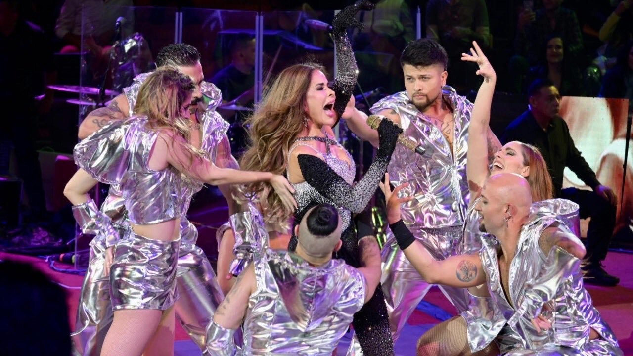 Video | Mujer jalonea a Gloria Trevi en la Feria de León 